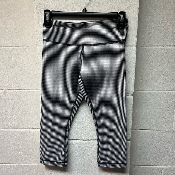 Lululemon Navy and White Checkered Capris - Picture 1 of 4